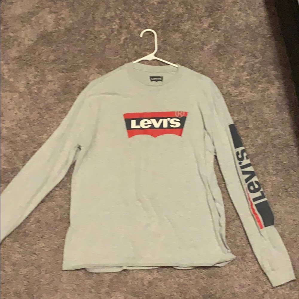 Long sleeve Levi’s shirt